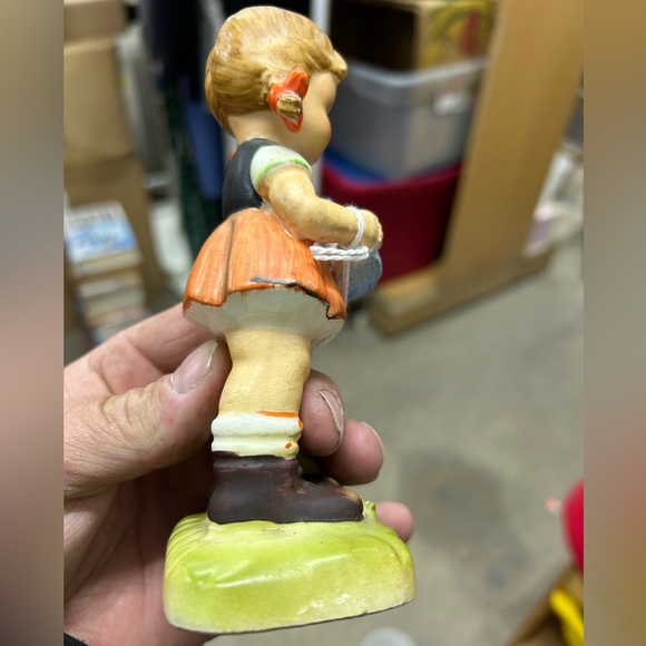 Vintage Erich Stauffer girl with watering can figurine - Picture 4 of 5